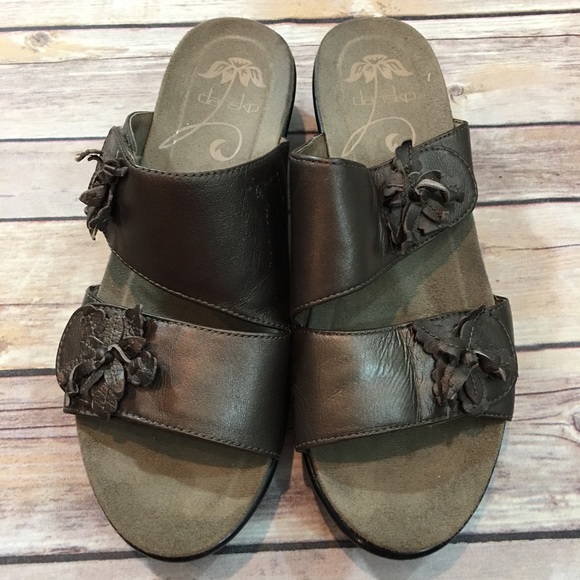 Size 37 (7) Dansko Slide on Clog Sandals Bronze - Picture 7 of 8